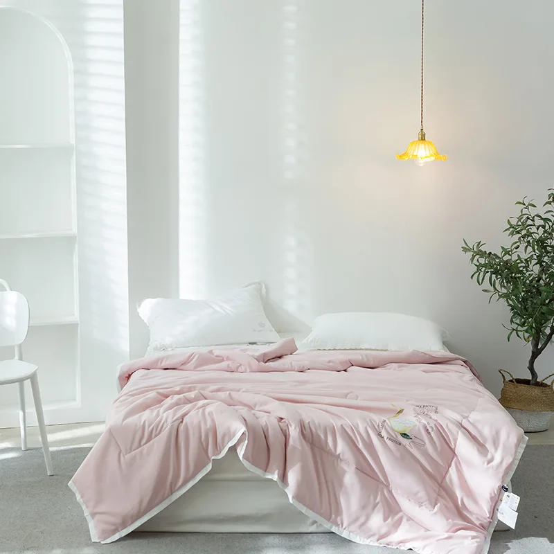 

Summer Featured Mulberry Silk Quilt Double Duvet Bed Duvets Thin Comforter Air Conditioning Quilt Washable Solid Color