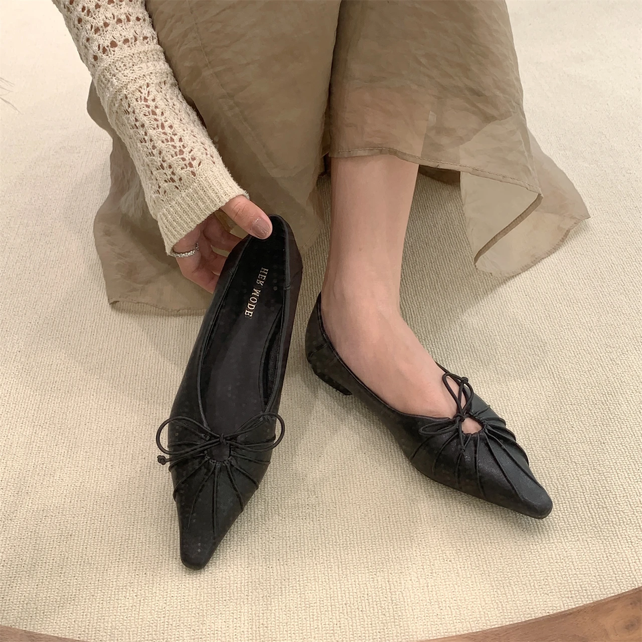 Sepatu Flat Pointed Leather Shoes Ladies Flat Pointed Toe Shoe