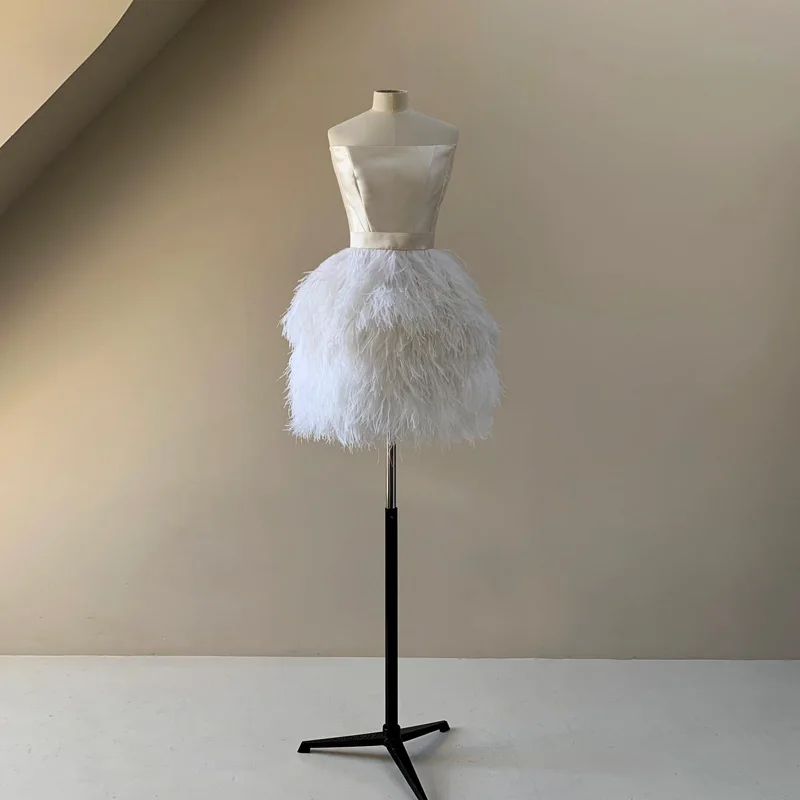 

Luxury Feathers Evening Dress Champagne Strapless Satin Top Mini Length Party Dresses White Ostrich Feather Short Prom Gowns