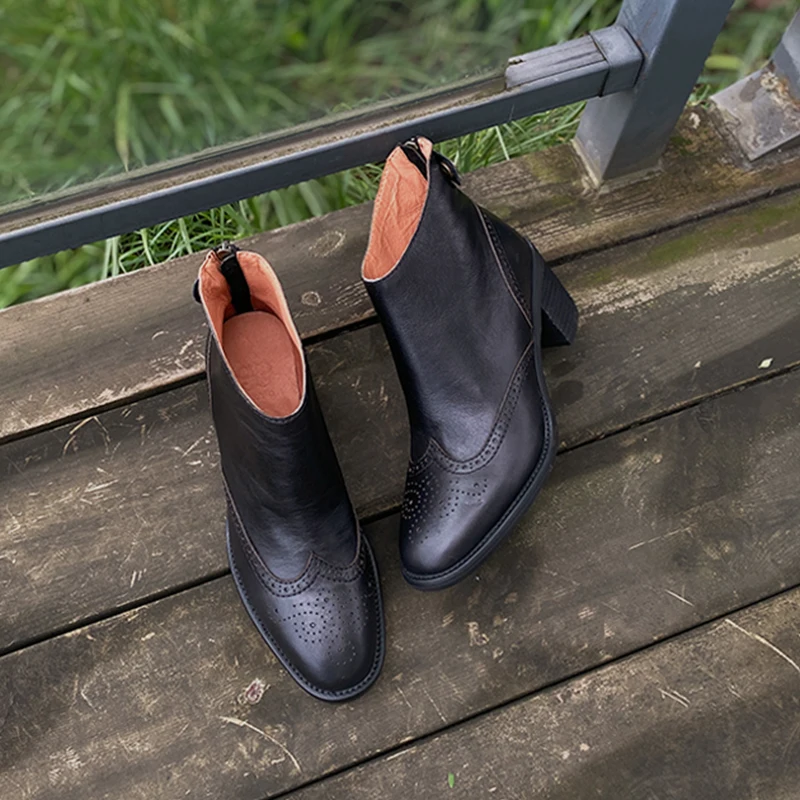 

Heihaian Ankle Boots 2023 Autumn/Winter New Vintage Style Elegant Carved Design Boots Round Head Thick Heel Zipper Boots Women