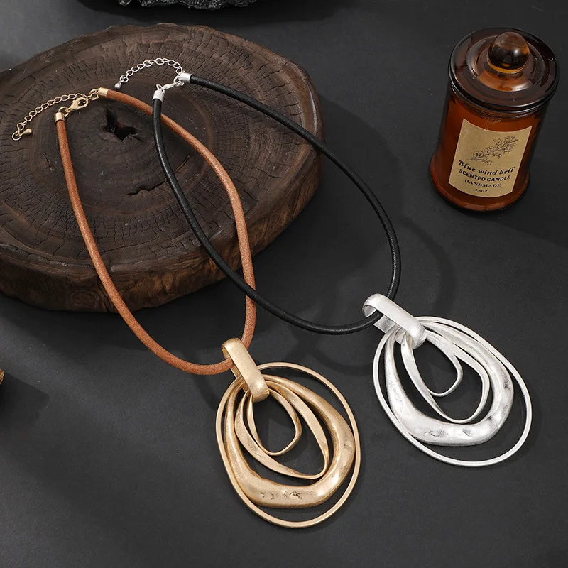 Unregelmäßige mehrschichtige Anhänger Legierung Retro Frauen Licht Luxus High-end-Vielseitige Halsketten Modeschmuck