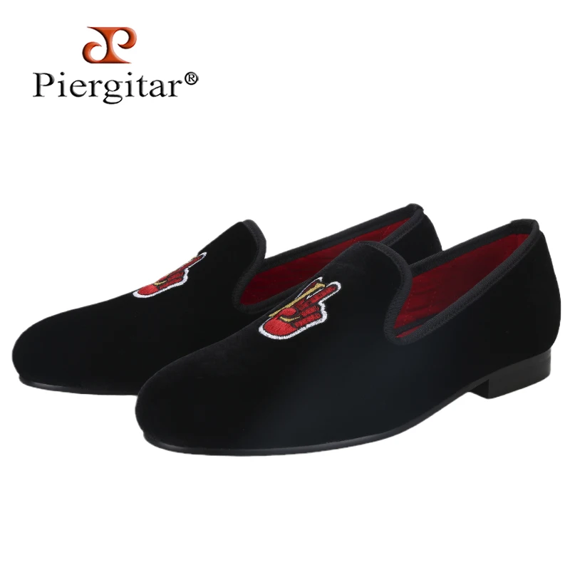 

Piergitar Finger Embroidered Pattern Black Velvet Men Casual Shoes For Party And Banquet Slipper Loafers Plus Size Slip-On Flats