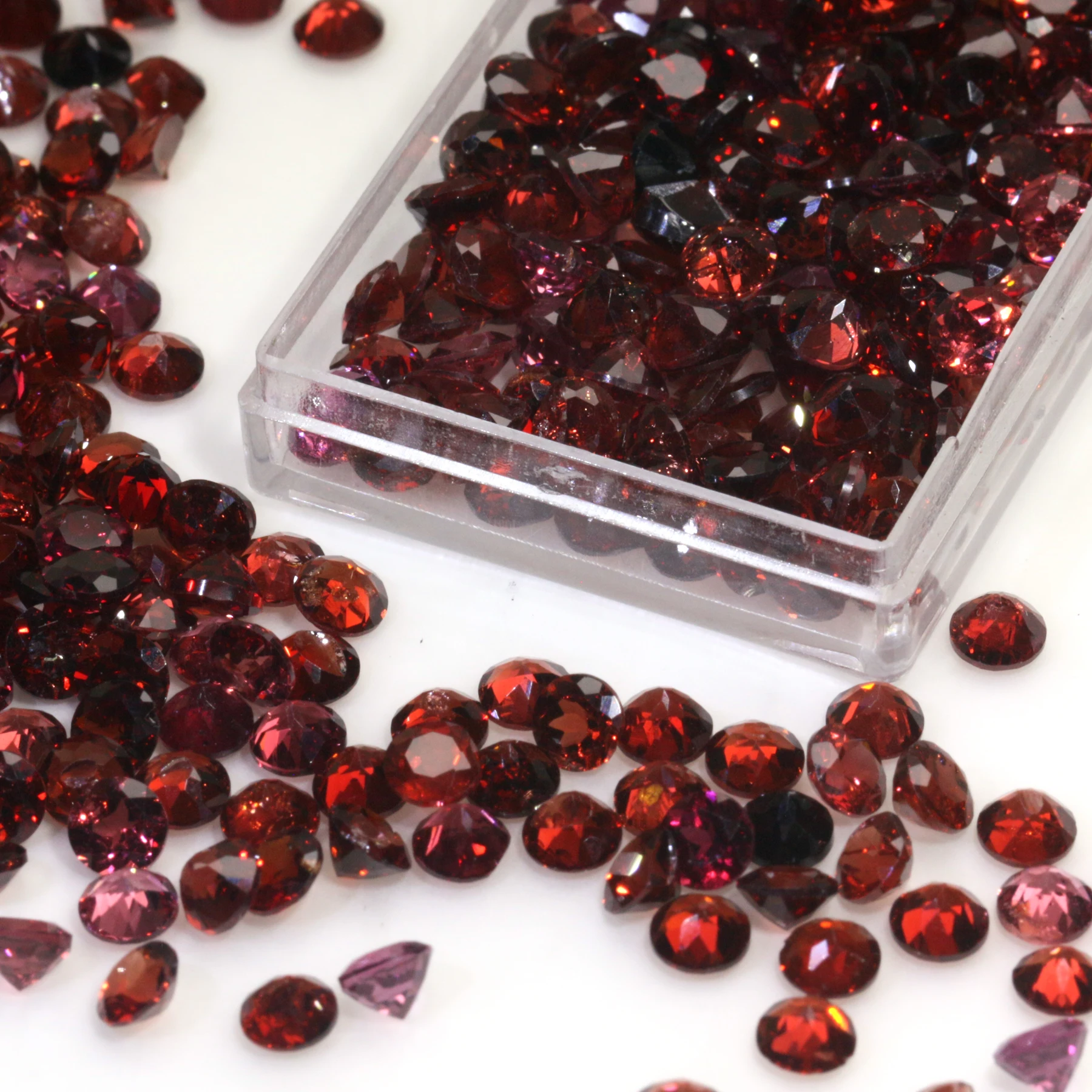 

Оптовая цена, высококачественный натуральный драгоценный камень, красный гранат 1,0 мм-5,0 мм, Круглый бриллиантовый гранат