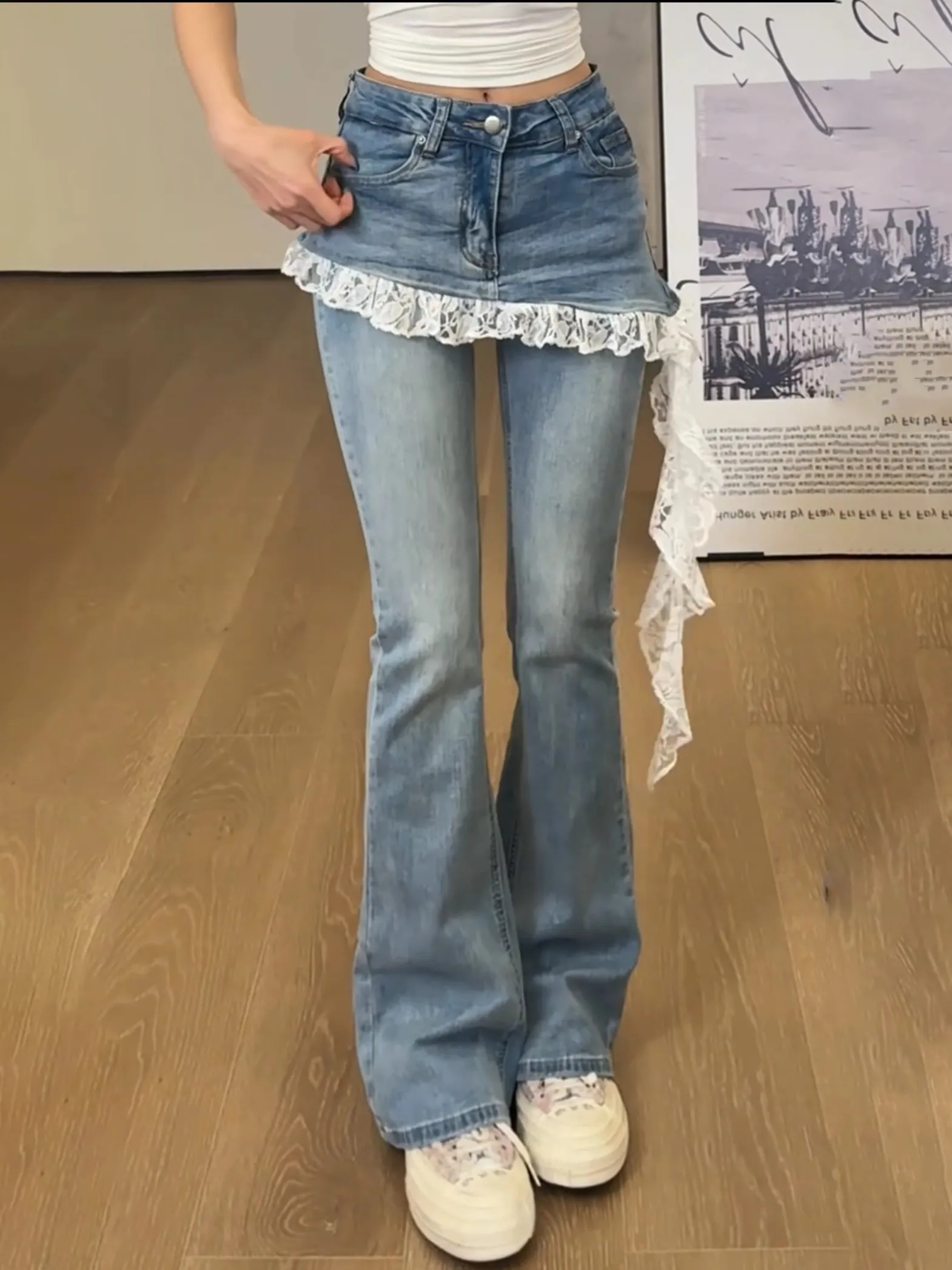 Damskie Jeansy Dzwony z Efektem Podwójnej Koronki