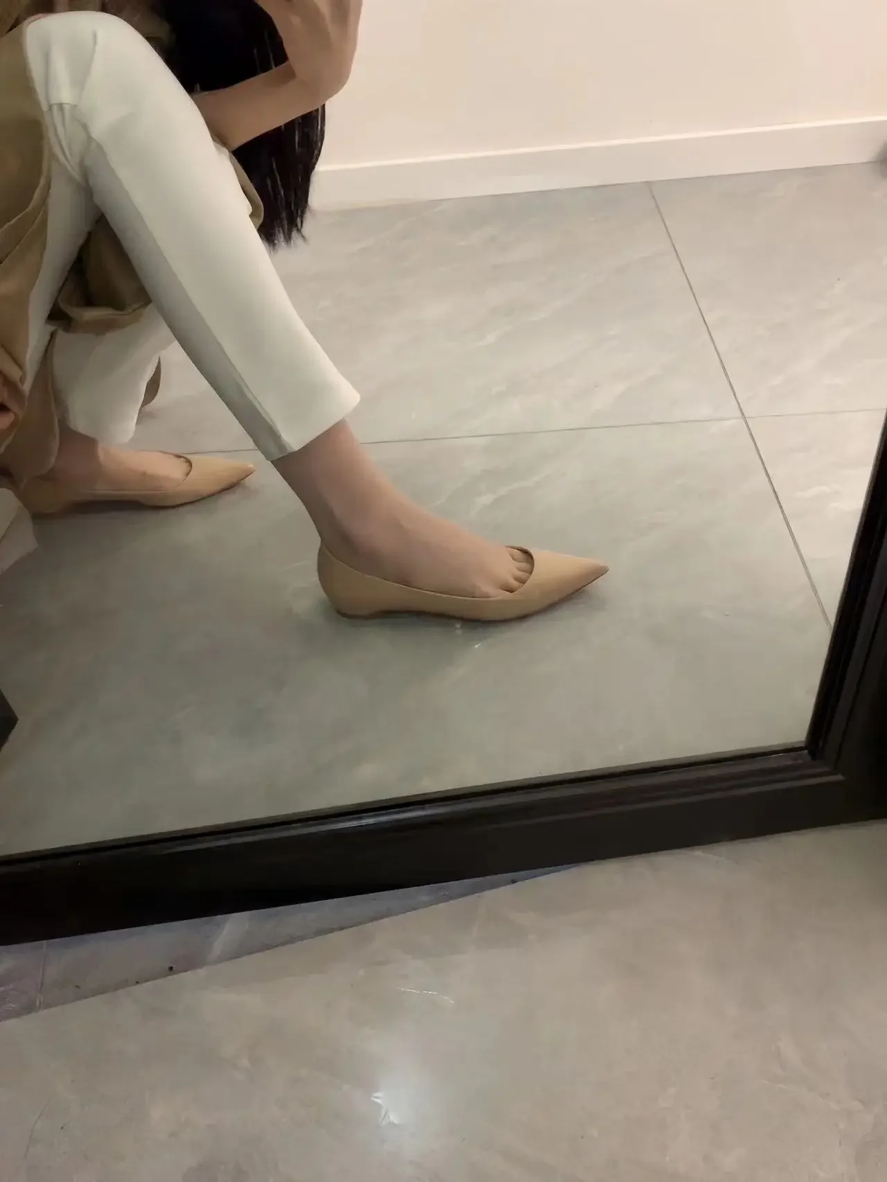 New style raised pointed flat shoes in nude color, super light cut flat shoes, super light cut single shoes for women