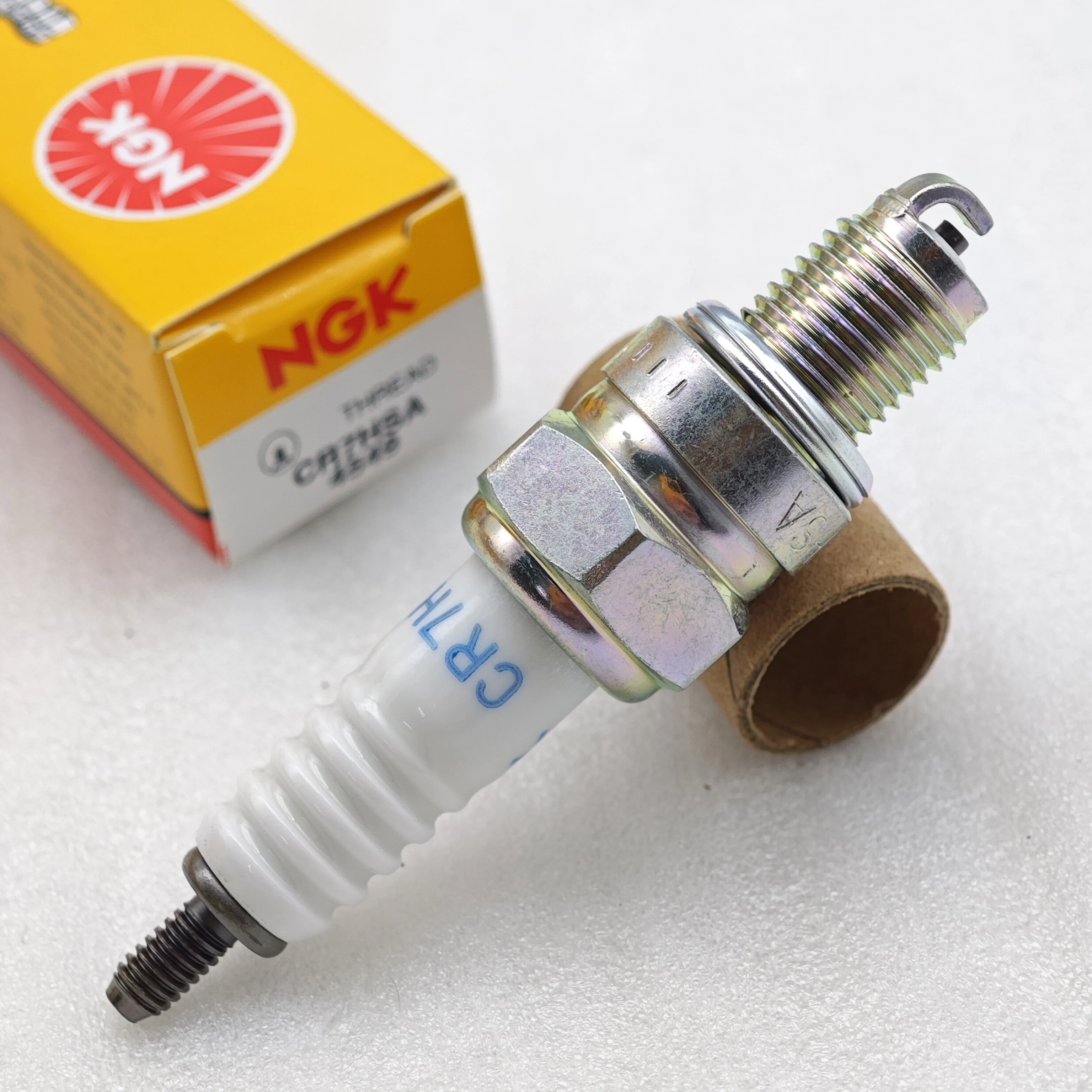 1pcs CR7HSA 4549 NGK Spark Plug spark plug