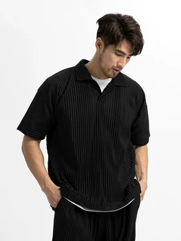 Polo da uomo a pieghe Miyake T-shirt con risvolto a maniche corte T-shirt traspirante allentata casual tinta unita Miyake da uomo