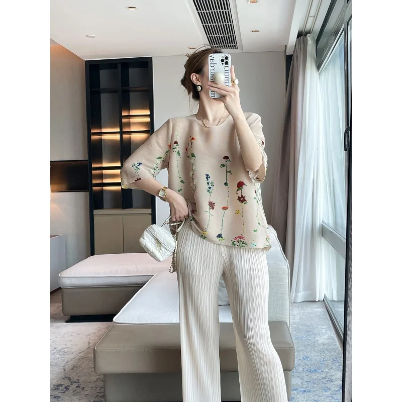 

MIYAKE Pleated Summer New Flower Print Round Neck Lantern Sleeve Top Temperament Loose Covering Meat T-shirt Women [92495]