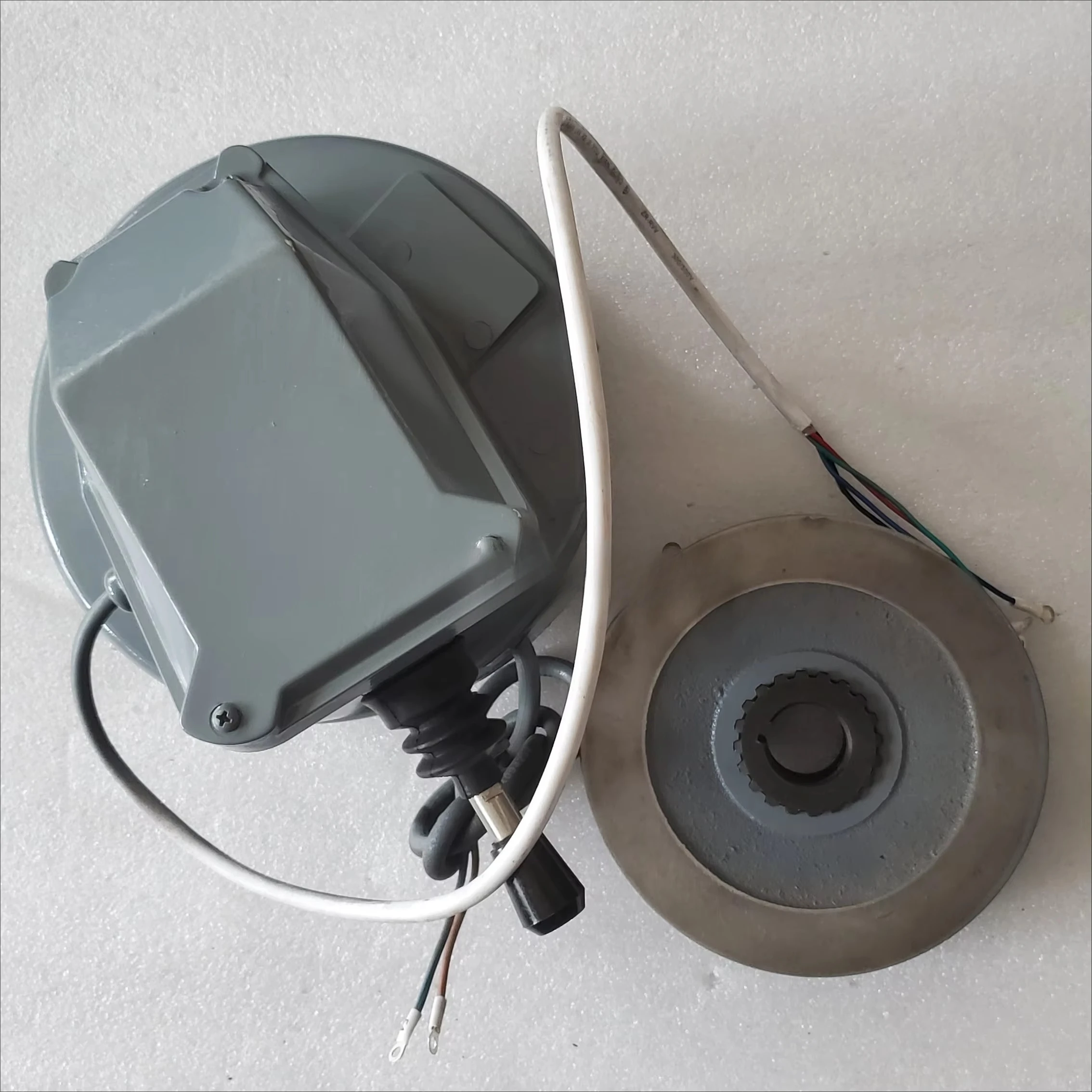 System der magnetischen Bremsbaugruppe für den Drehmotor des Turmkranes – Detail 3