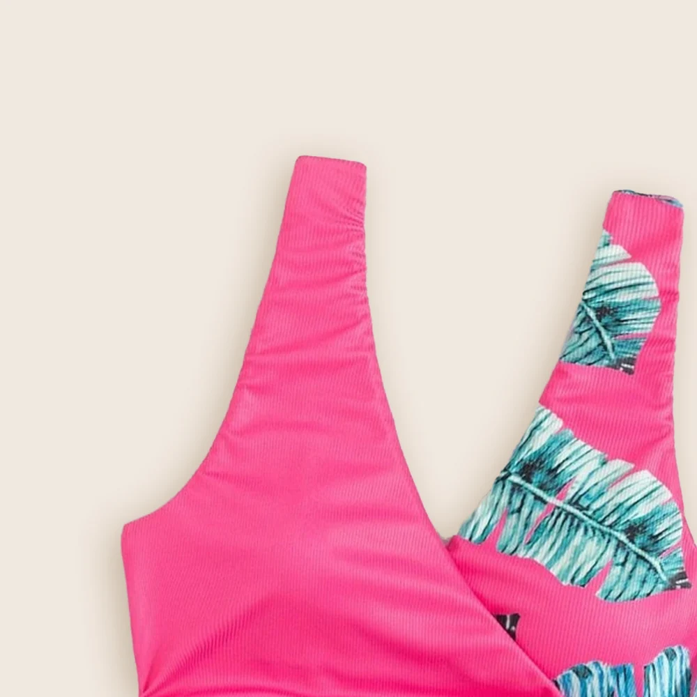 Family Matching Outfits Mother And Daughter Whole Swimsuit Father Son Beach Shorts Mom Kids Swimwear Summer Bathing Suits 4