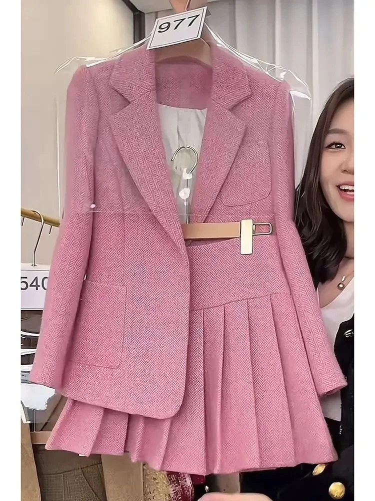 Arina | Elegant Two-Piece Women's Suit main image 0