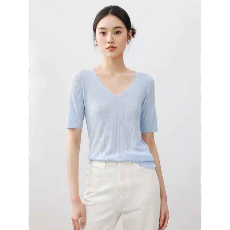 

Женская футболка с коротким рукавом и V-образным вырезом