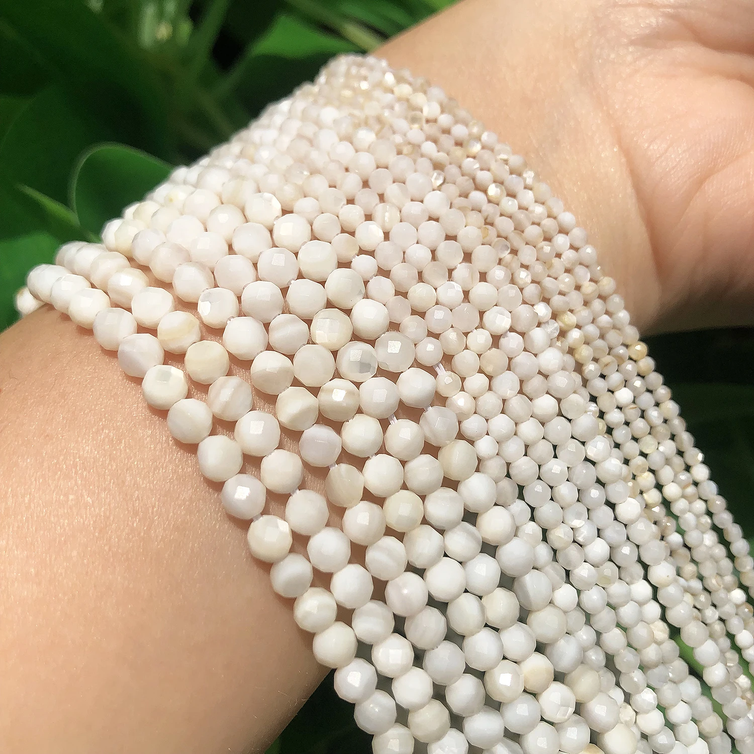  Ankom 3-4mm Tiny Freshwater Pearl Beads Small Natural White  Pearls Seed Bead for Jewelry Making DIY Bracelet Necklace Rings Gift 36cm -  (Color: White, Item Diameter: About 3-4mm) : Arts, Crafts