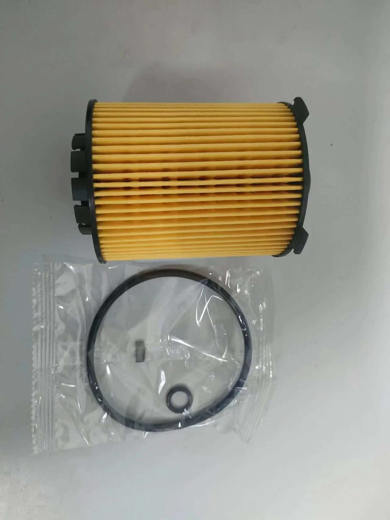 Car Oil Filter Car Filter Oil Filter for VOLVO S60 S80 S90 V40 V60 V90 XC40 XC60 XC70 XC90 B3 B4 D3 D4 T4 T5 T6 T8 31372214 31372212 32140029