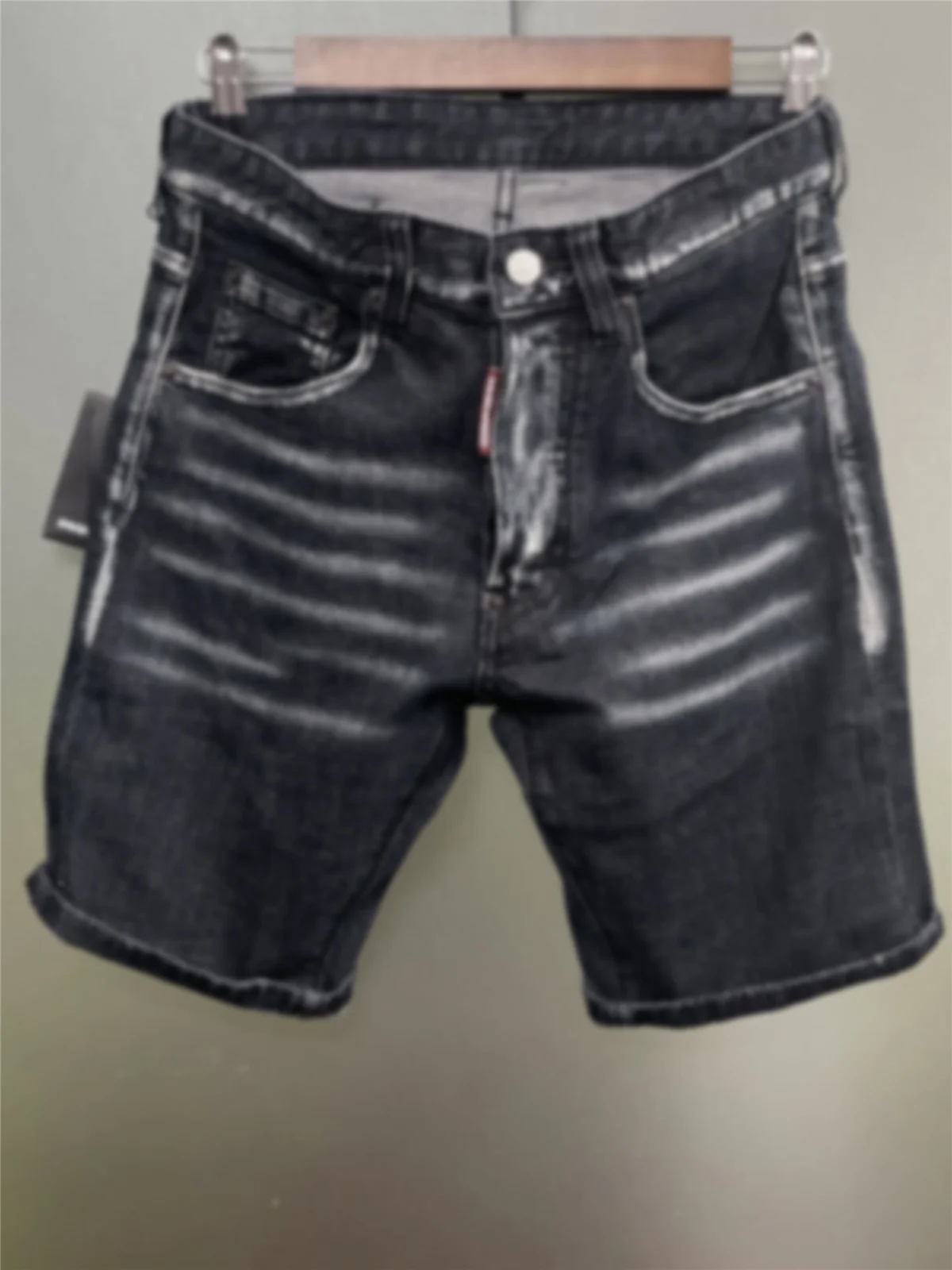 

2024 Spring/Summer New D2 Jeans Trendy Men's Washed Worn Hole Patches Painted Slim Fit White Denim Shorts Men's