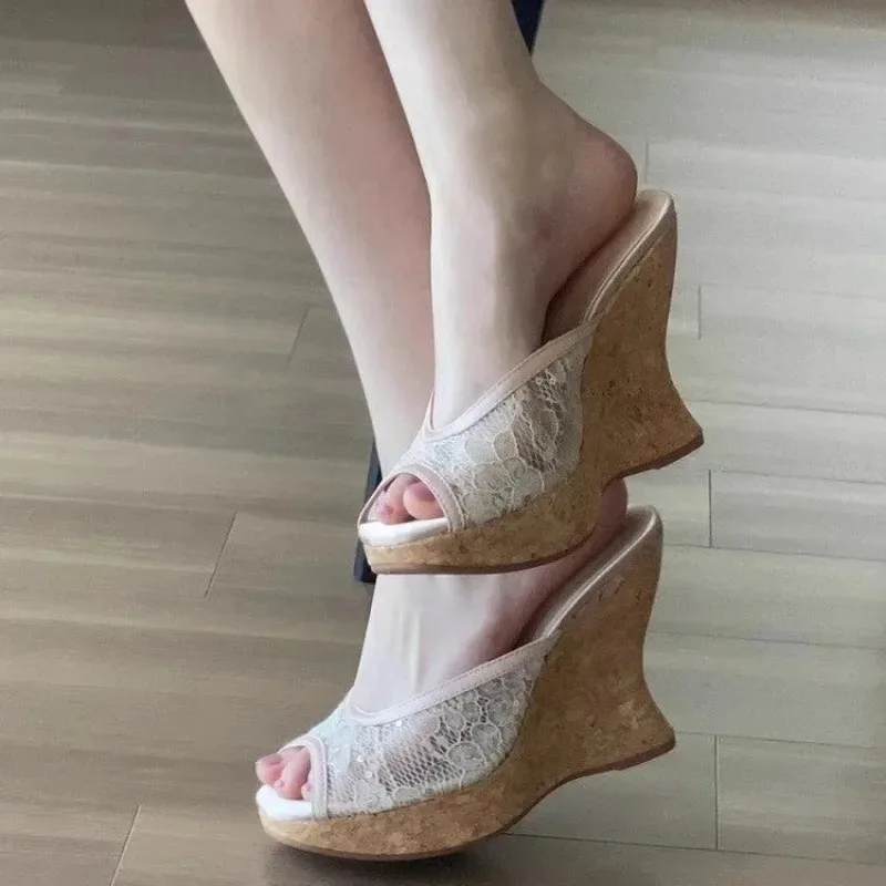 New Elegant Peep Toe Lace Wedges Mules Faux Wood Platform Rubber Sole Summer Casual Sandals Sewing Classic Daily Single Shoes