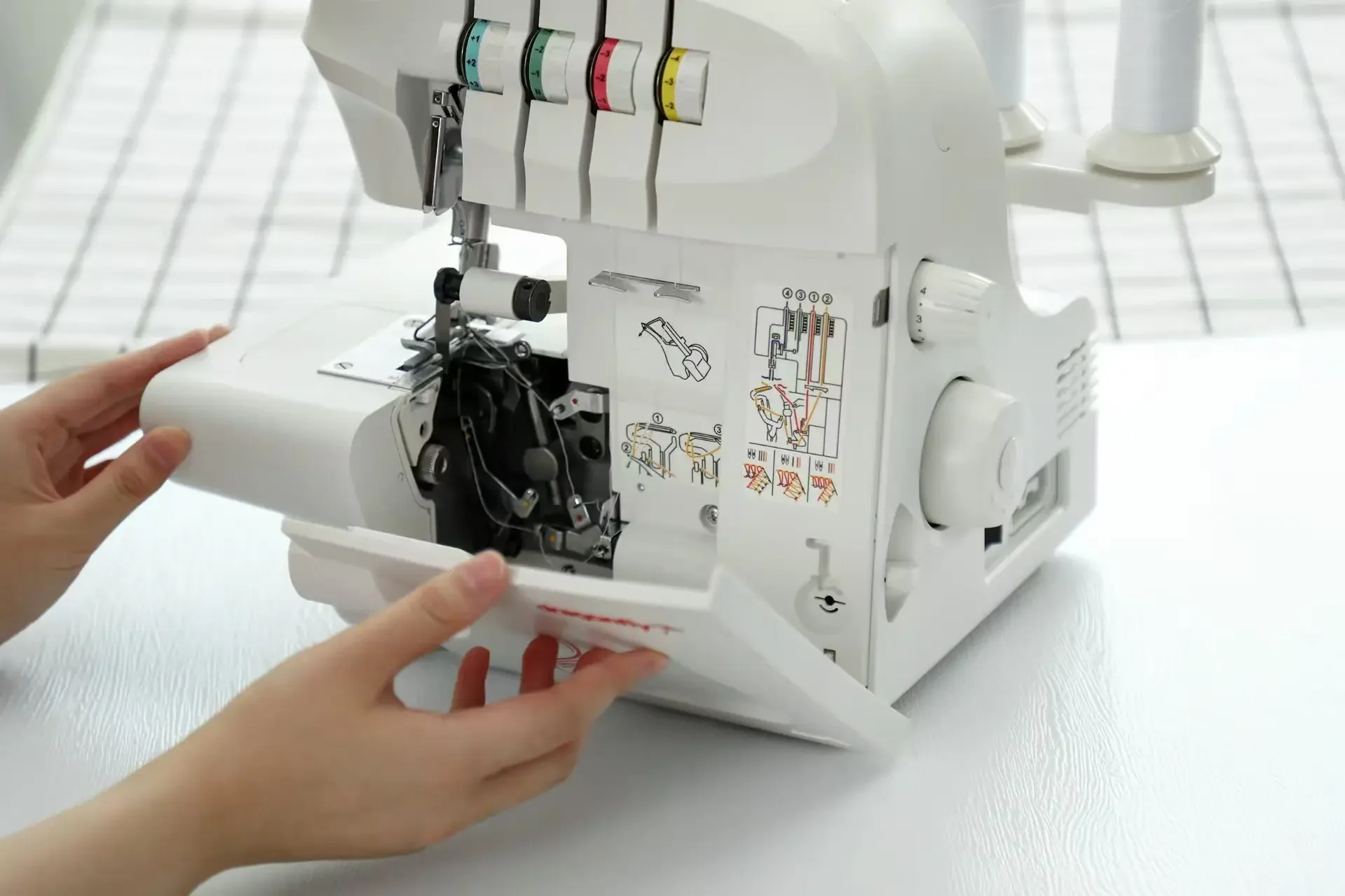 Multifunctional Household Electric Domestic Overlock Sewing Machine Flat-Bed Multiple Feed Automatic Lock Overlock Leather