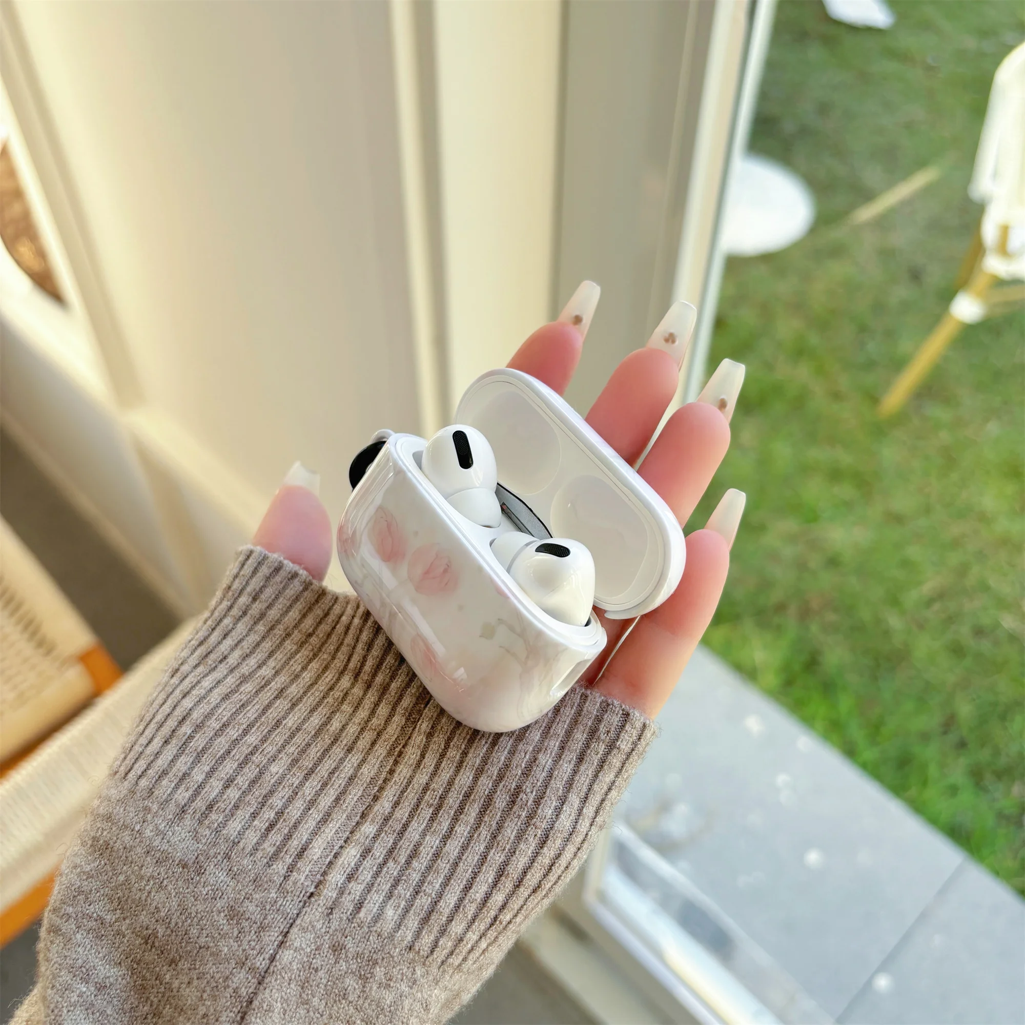 Classic Tulip Flowers Case for AirPods