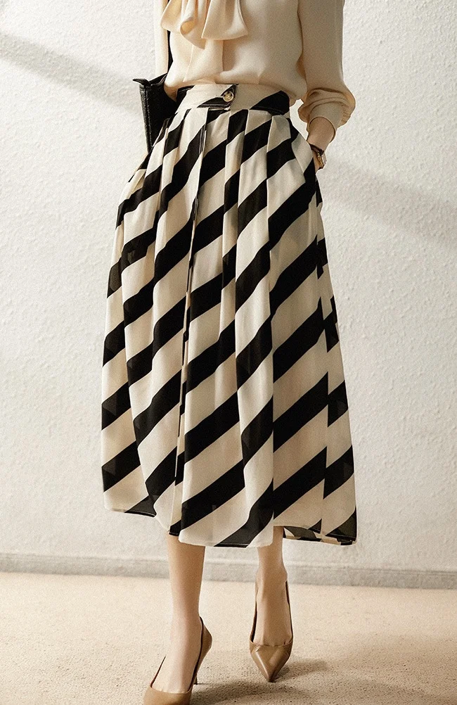 

New Women's Clothing For Spring And Summer 2023Retro Striped Pleated A- line Skirt 0413