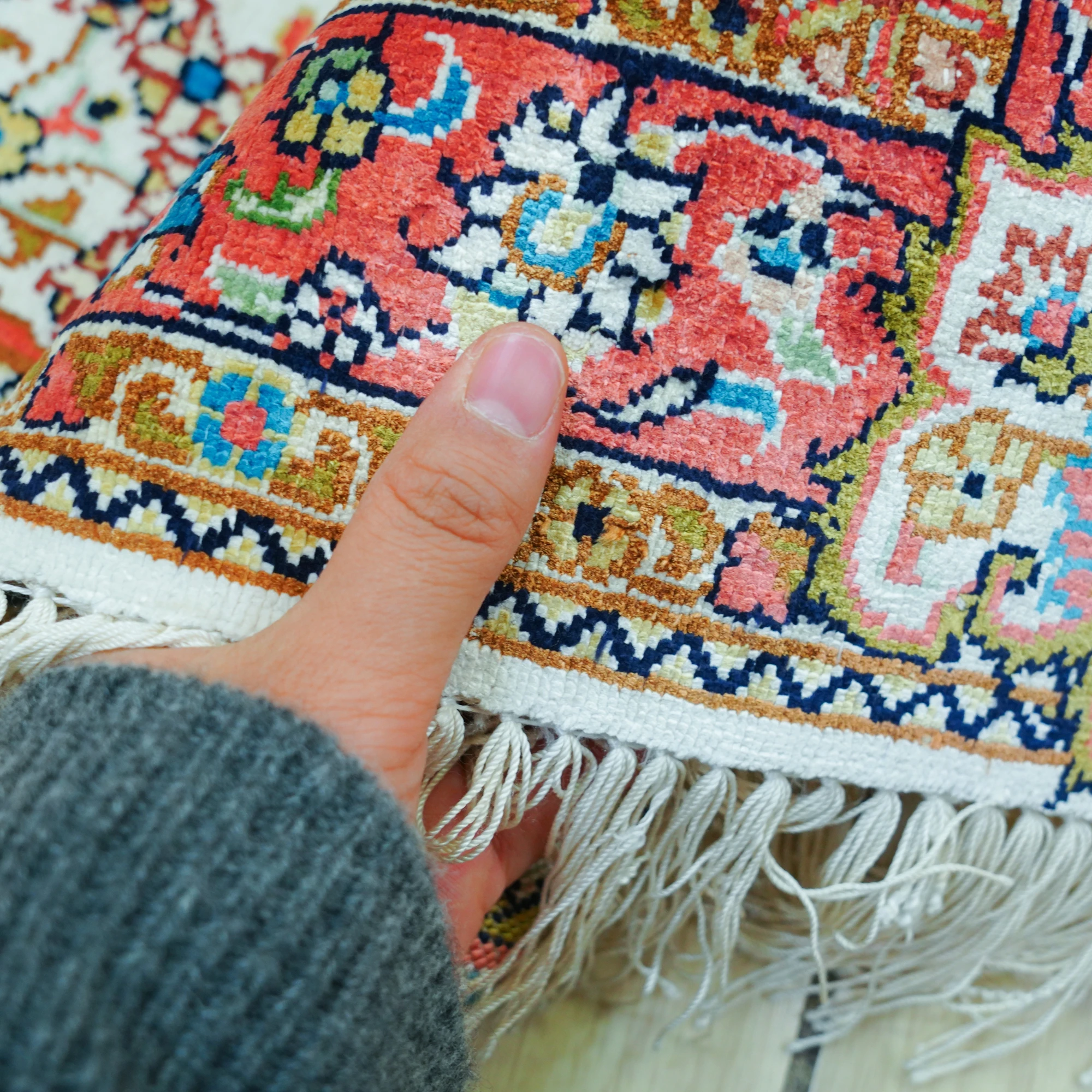 2×2 ft Pure Silk Hand-Knotted Persian Rug 5