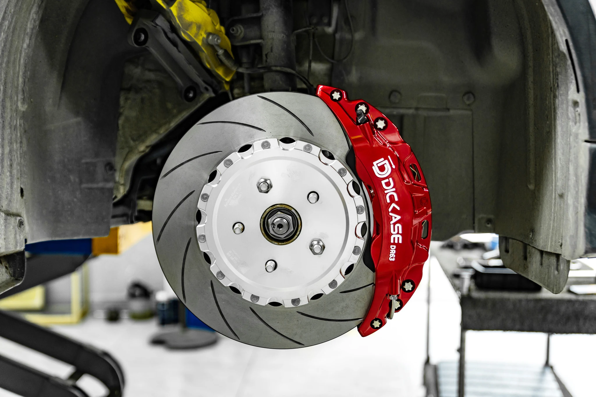 DICASE front brake kit new design 4 piston caliper with 330*28mm disc for Volvo V60