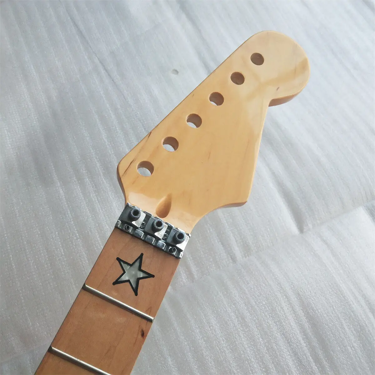 

Maple ST Electric Guitar Neck 22 Frets Five Star Inlay with Locking Nut Gloss