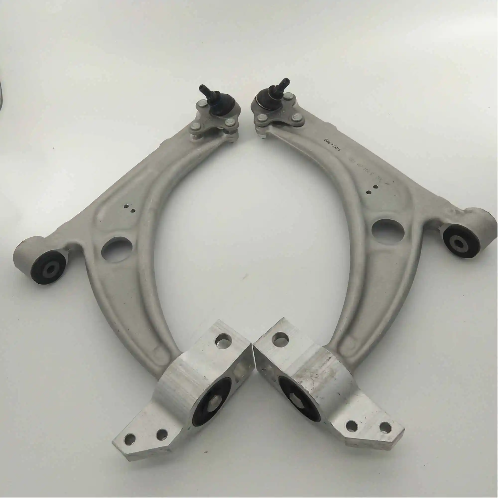 OEMQualityPAIRFRONTLOWERCONTROLARMFORVOLKSWAGENTIGUAN5N05