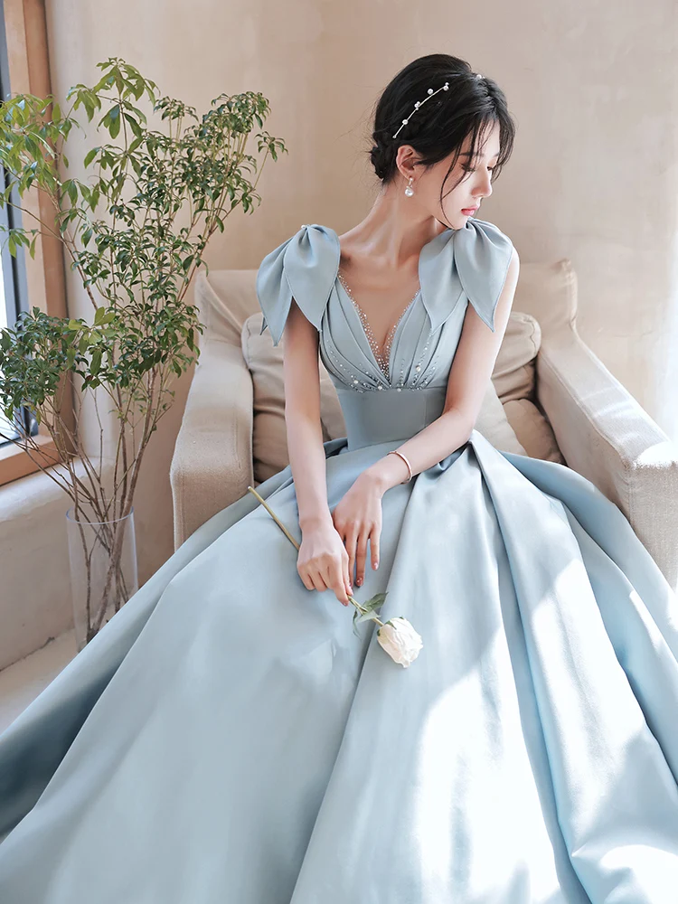 Light Blue Satin Evening Gown: The Perfect Choice for My Sister's Winter  Gala