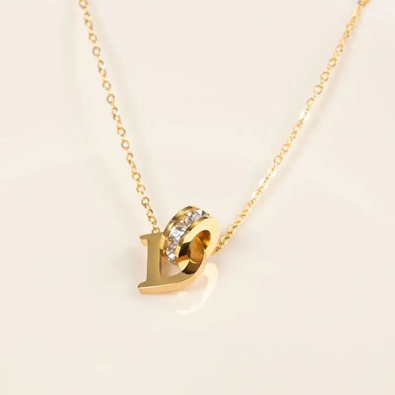

Новое Классическое циркониевое короткое ожерелье с подвеской в виде буквы D из титановой стали для женщин, модная цепочка до ключиц для девушек, пикантное украшение в римском стиле для шеи