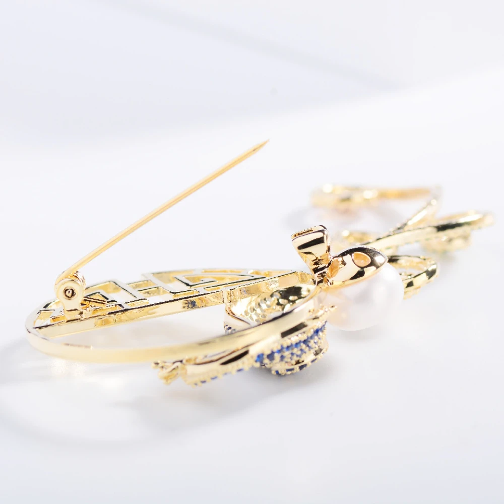 Ethnic Natural Freshwater Pearl Peacock Window Head Broochpins Elegant Temperament Zircon Bird Brooches for Woman Accessories