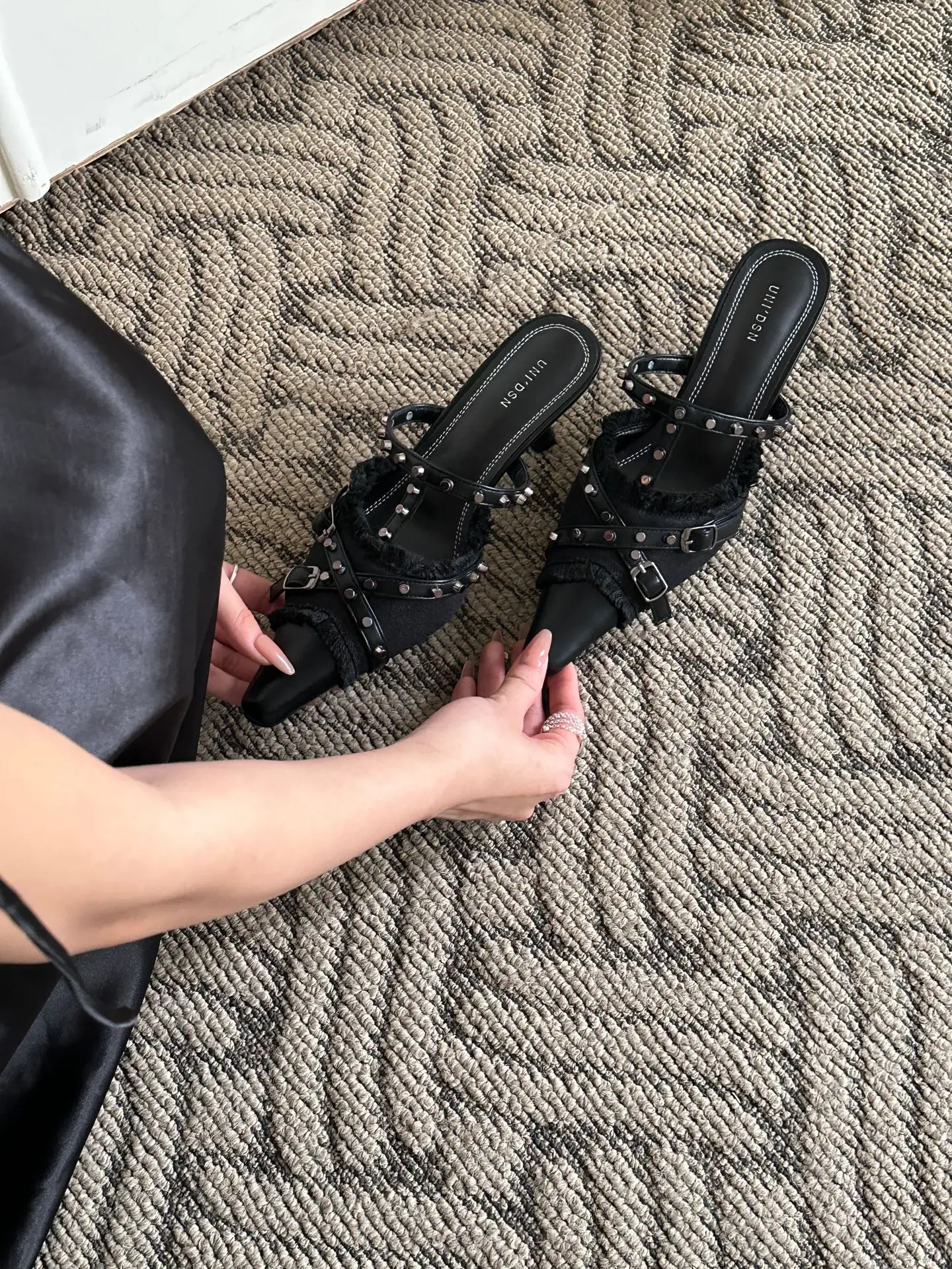 Autumn New Pointed Niche Design with Rivets, Slim Heels, High Heels, Sandals, and Versatile Slippers for Women's Shoes