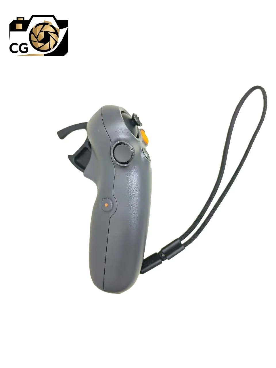 Manette RC Motion 3 posée à côté d'un drone DJI, accessoire essentiel pour piloter Mini 4 Pro, Air 3, Neo, Avata 2