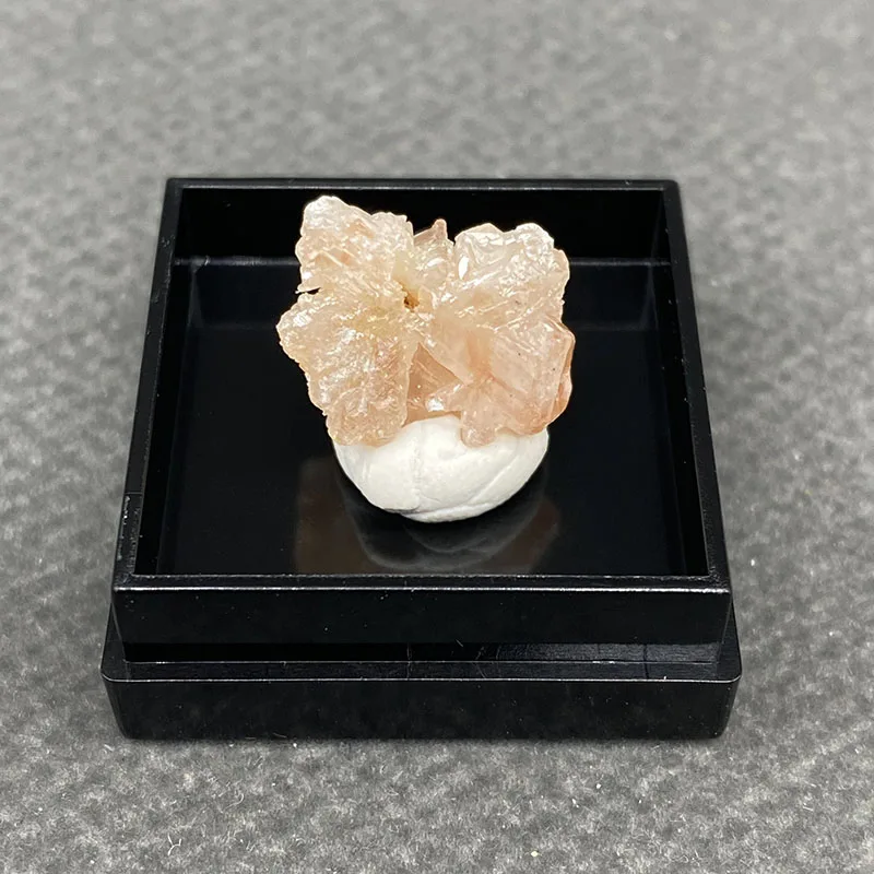 100%  Natural cerusite  Mineral Specimens Stones and Crystals Healing Crystal from China +Box size:27*27*25mm