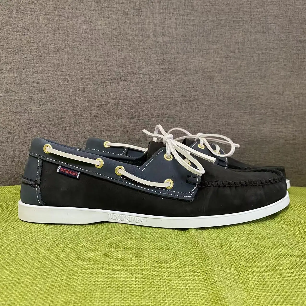 SEBAGO Men Authentic Docksides Shoes - Premium Leather Moc Toe Lace Up Boat Shoes 142A