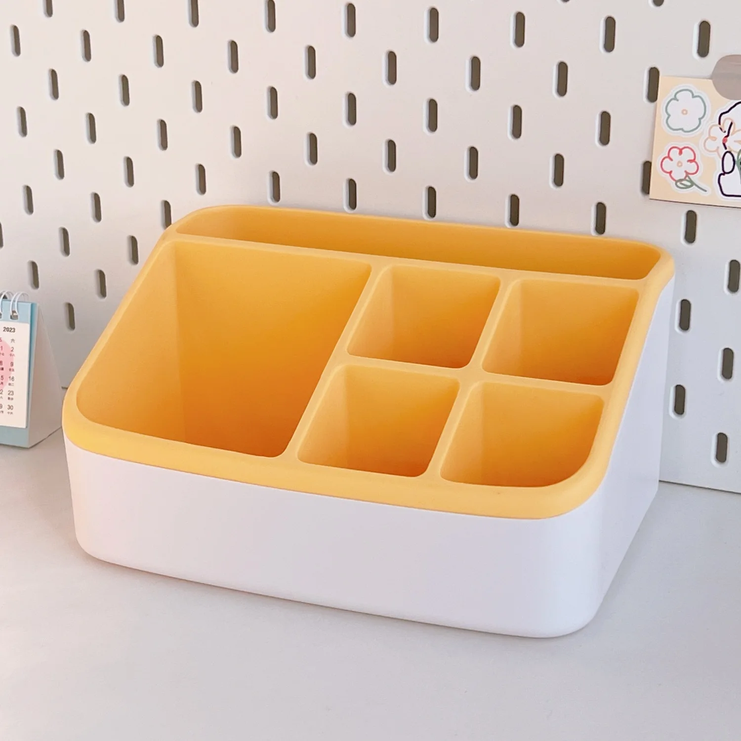 https://ae01.alicdn.com/kf/S225bdeb2f4e443dd929122aa5388dfeaY/6-3-Grids-Storage-Box-Desk-Oraganizer-Storage-Box-Dormitory-Cosmetics-Storage-Box-Student-Stationery-Shelf.jpg