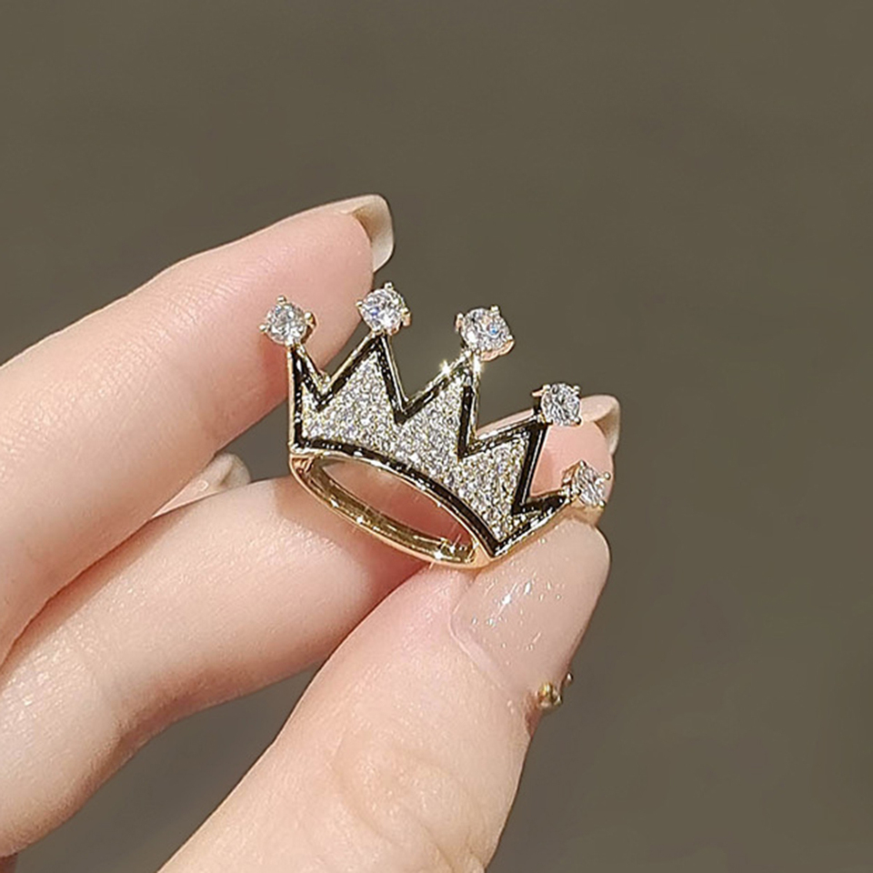 Sparkling Rhinestone Badge With Small Crown Letter 520 Queen Pearl Brooch Suitable For Women's Sweaters And Accessories