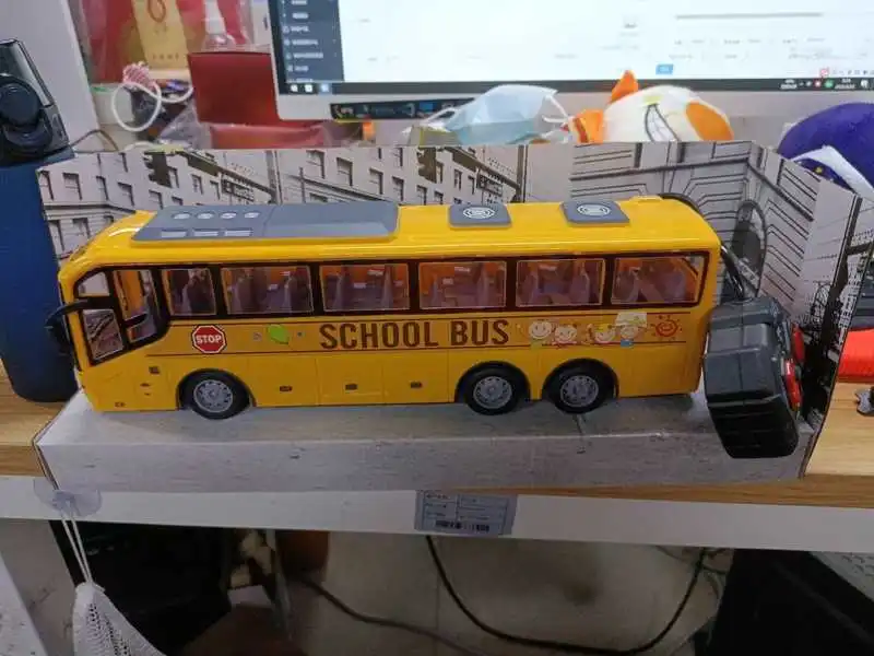 Ônibus de controle remoto, ônibus escolar simulado RC plástico luz LED  decoração para festa natalícia : : Brinquedos e Jogos