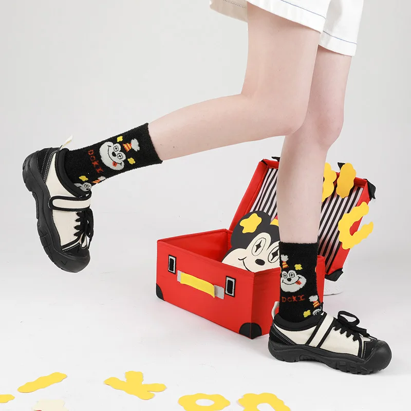 

Capture DOKI autumn and winter new feather yarn thickened cartoon illustration of cute girls cotton socks in the tube