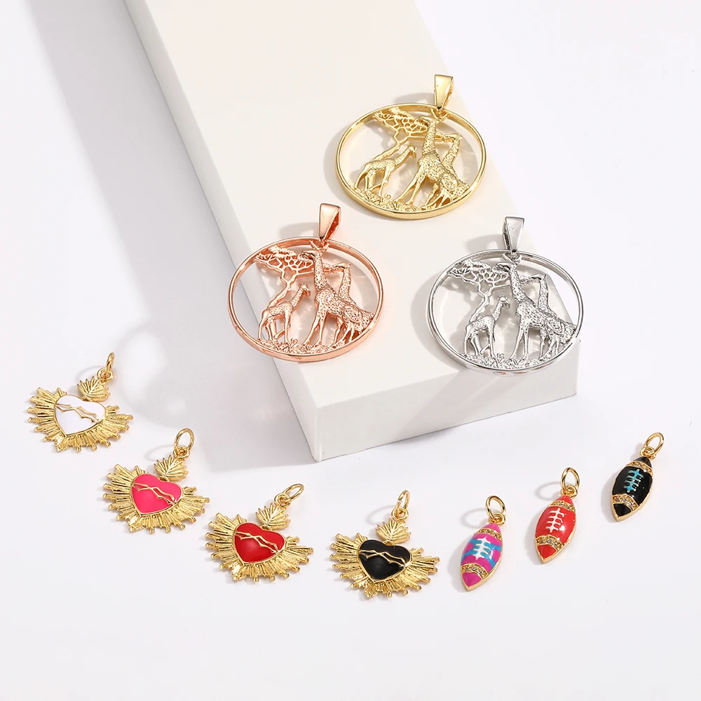 Ciondoli a forma di giraffa a forma di cartone animato placcati in oro 18 carati, 22,5x12 mm, forniture per la creazione di gioielli all'ingrosso - Italia