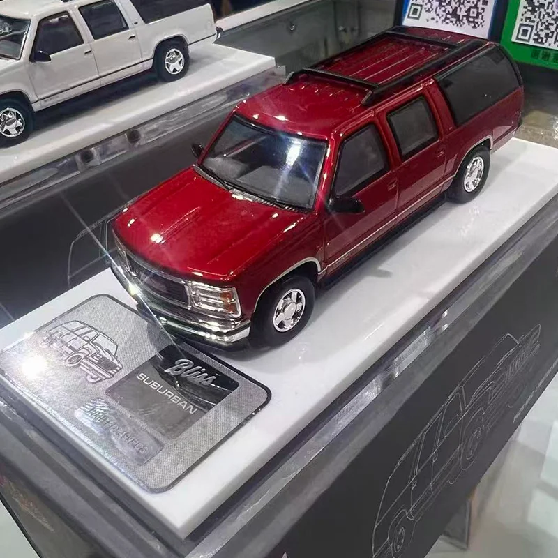 새로운 1:64 블리스 GMC-서버번 GMT400-쉐보레 2026 HEC 전시 시뮬레이션 합금 미니어처 다이캐스팅 자동차 모델 커스텀 장난감 선물