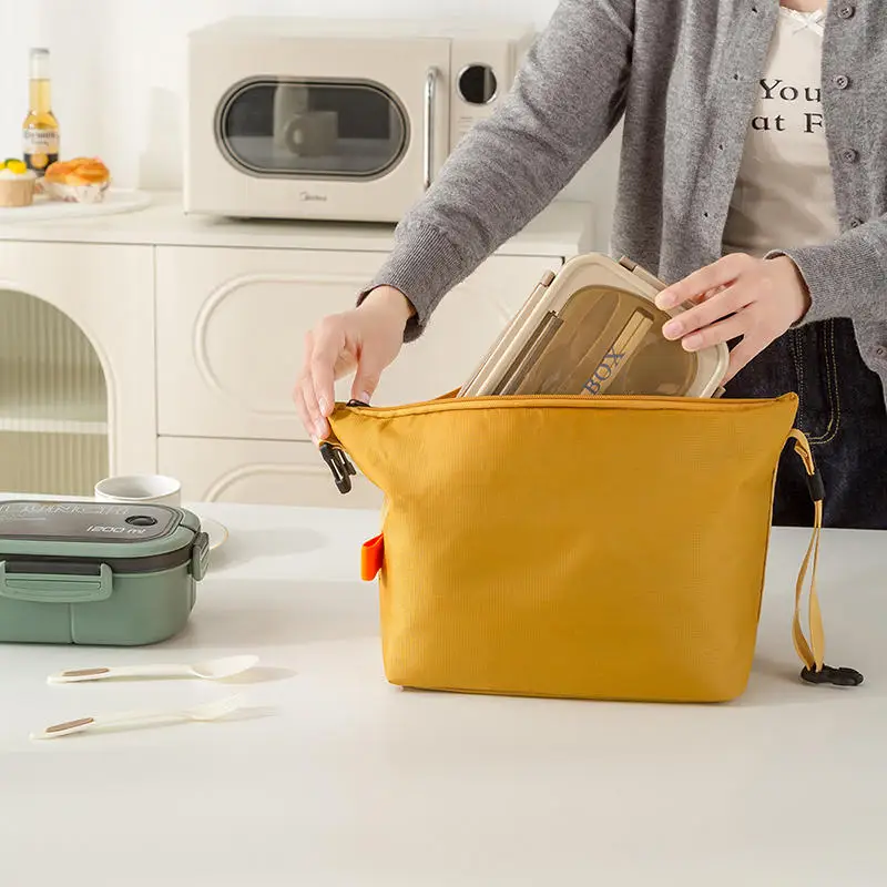 Insulated Portable Lunch Bag for Picnic and Food Storage