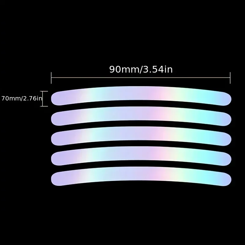 Φώτα αυτοκινήτου και αυτοκόλλητα τροχών που λάμπουν μαζί στο σκοτάδι