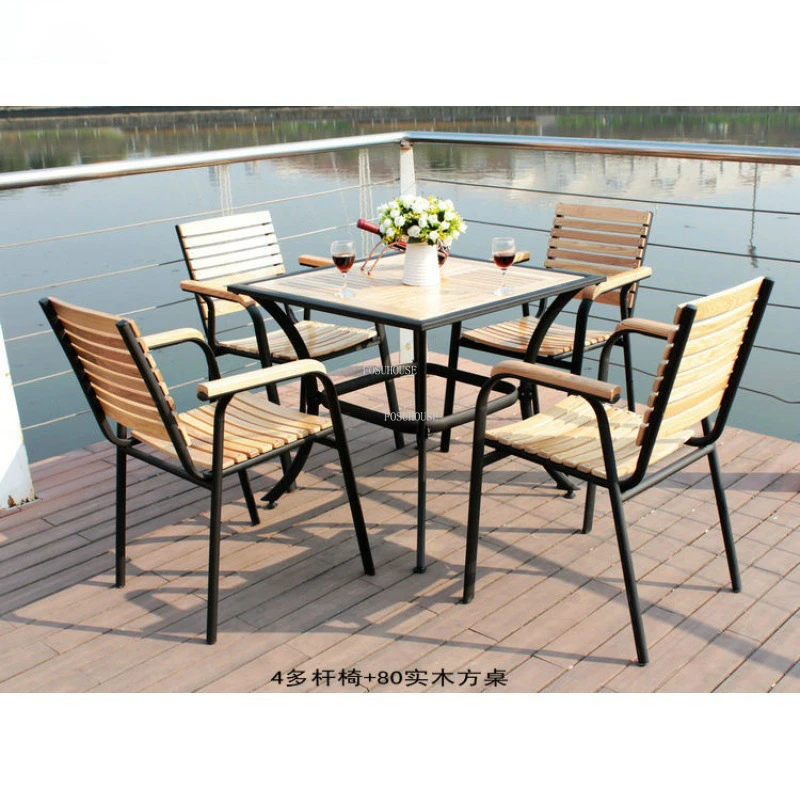I 4 chairs 1 table