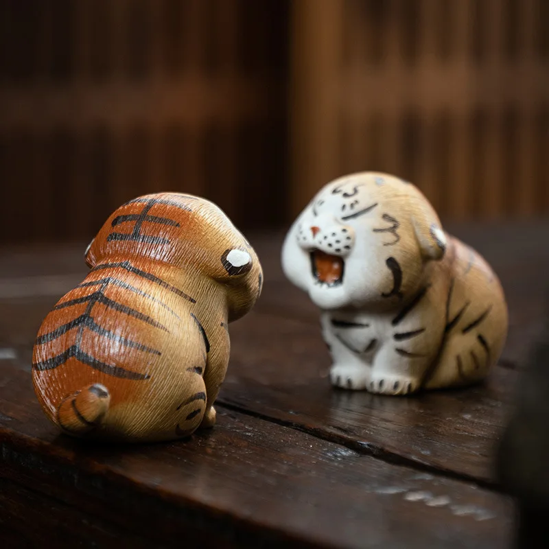 

2022 Chinese Style Yixing Purple Sand Tea Pet Tiger Ornaments Zodiac Pull Hair Mud Painting Small Cute Tiger Tea Play Tea Table