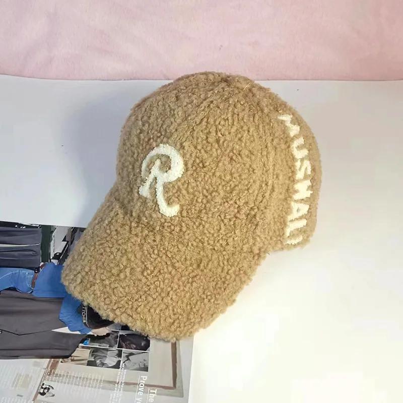 Berretti da baseball da uomo e da donna in lana d'agnello autunno e inverno caldi lettere in stile straniero stile carino versione coreana berretto da pendolare casual all'ingrosso_voghion.com