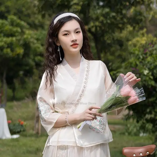 Рисунок 4 - Шифоновая Блузка с цветочной вышивкой