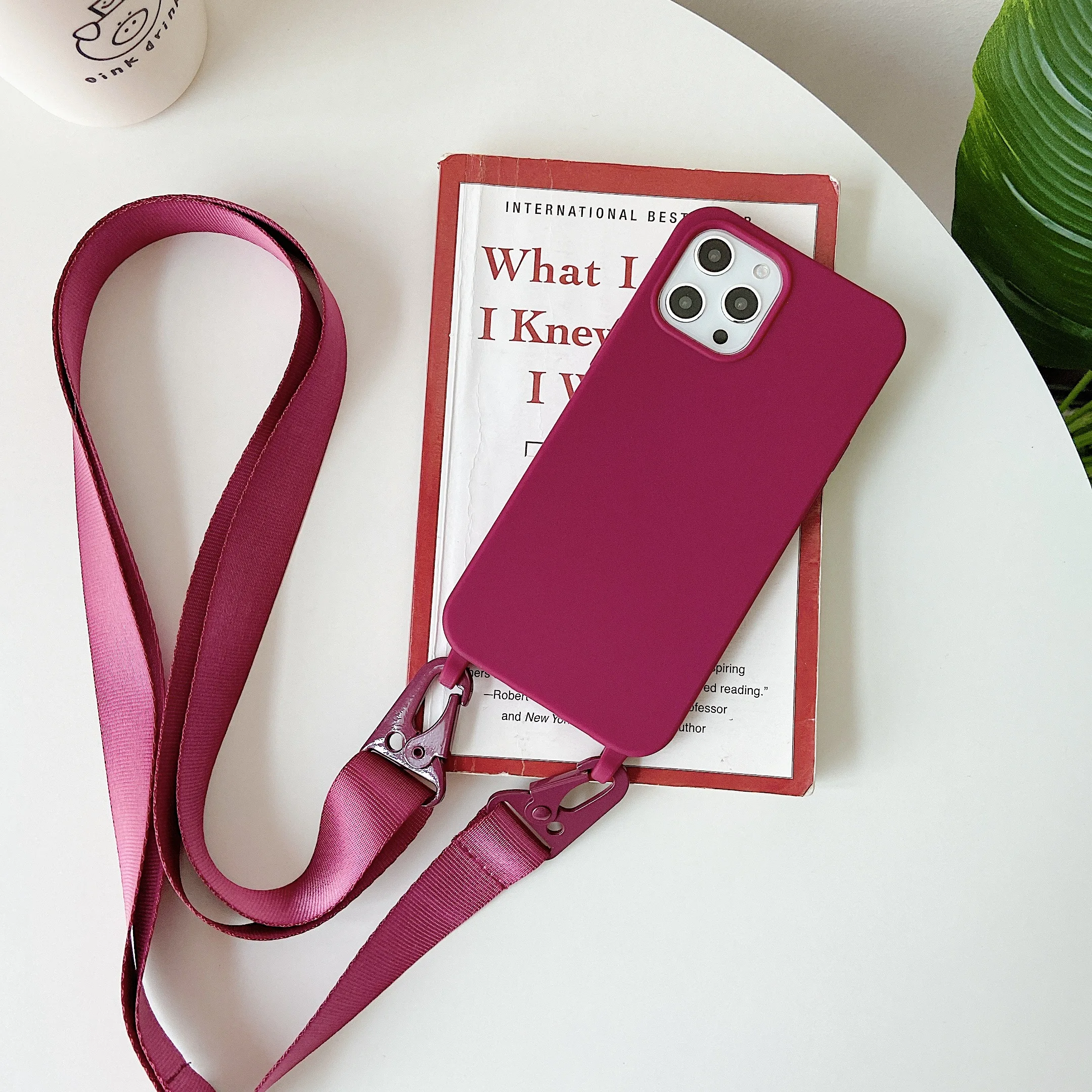 ตัวเลือกสินค้า เคสซิลิโคนนิ่มพร้อมสายคล้องคอ ใส่ iPhone ได้หลายรุ่น