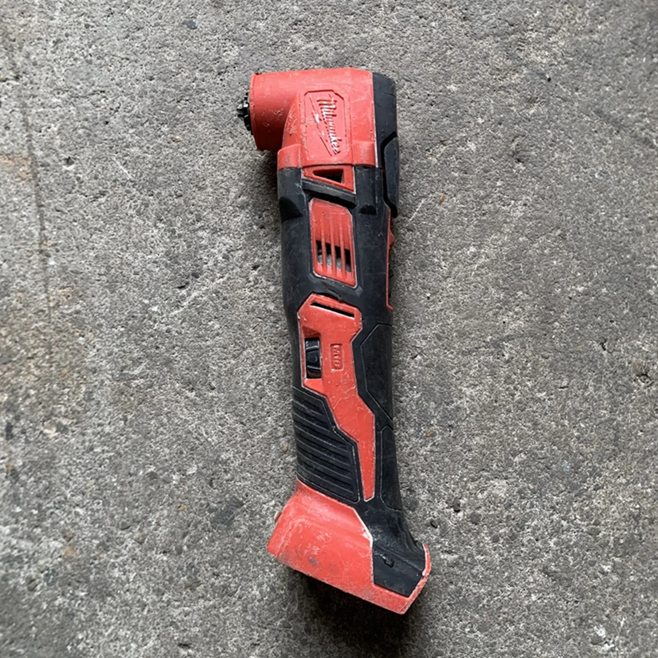 Milwaukee 2626 20 Orbiting Multi Tool 18V Power Versatile cutting machine body only SECOND HAND
