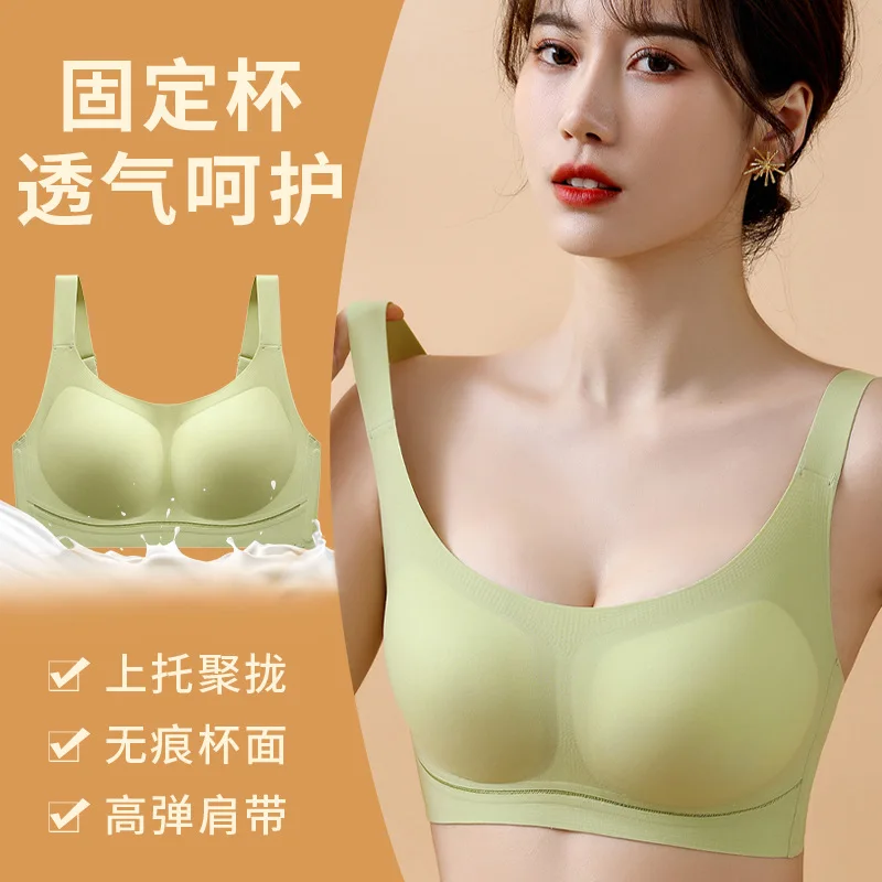 

Large breasts show small underwear on the gathered shoulder straps gathered side retracted fastening cups unwired women's bra