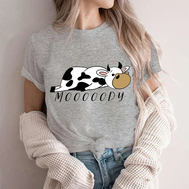 

Женская футболка с коротким рукавом и принтом коровы